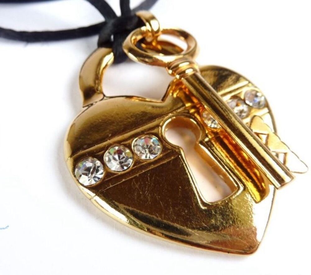 Avon heart and key 34” long necklace